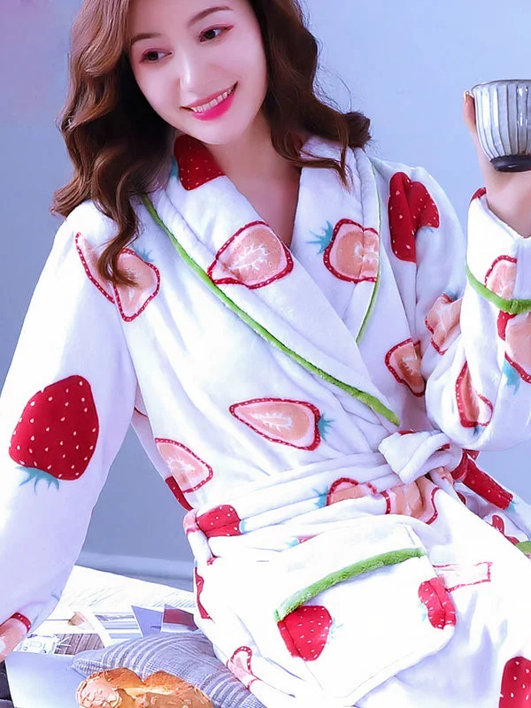 women's pajamas with a touch of luxuryRobe de Chambre Polaire Femme "Fraises"