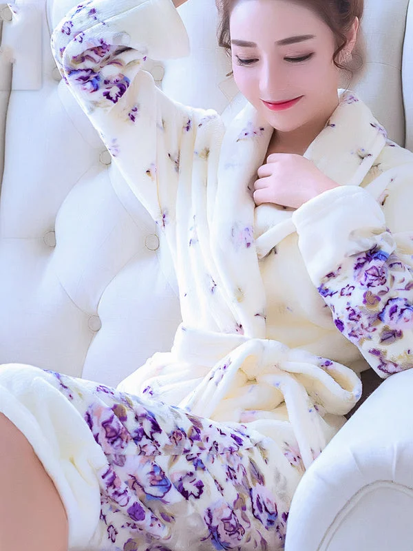 women's pajamas with a playful printRobe de Chambre Polaire Femme "Fleurs Violettes"