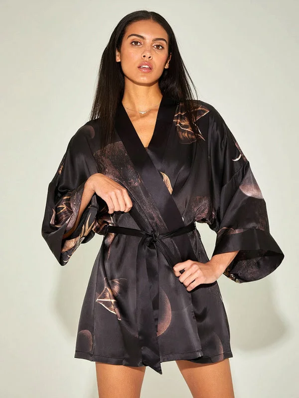 women's pajamas with moisture-wicking fabricRobe de Chambre en Satin pour Femme "Floral Noir"