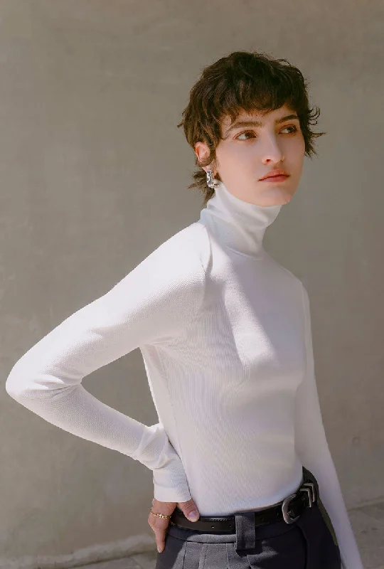 Women's Blouse with Narrow CollarFreja Cotton Turtleneck - Ivory